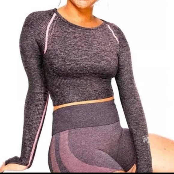 PINK Victoria's Secret Tops - PINK Victorias Secret Seamless Crop Top Women's Sz Small Long Sleeve Activewear